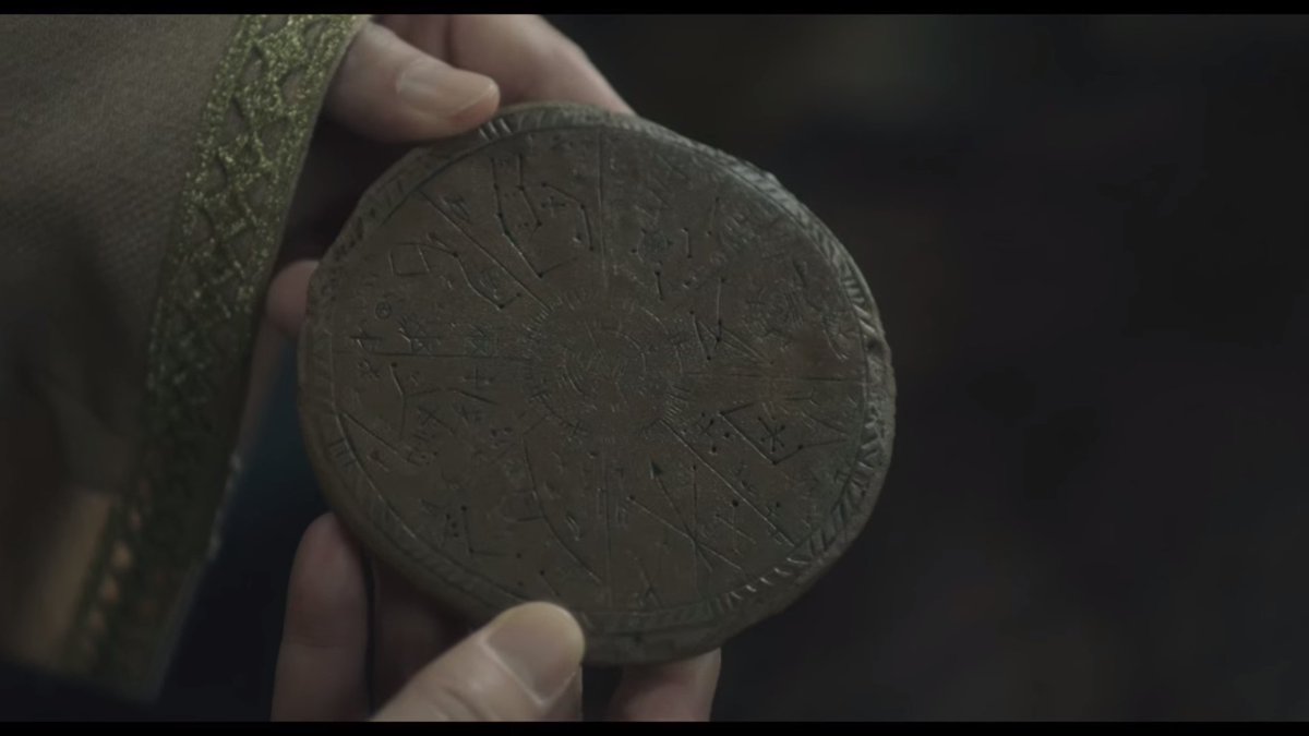 Side note: That object could also be the byeoldaya (remember the stone disk that held the secret to finding Asa Sin's star bell?) But as I'll elaborate later, I think it makes more sense if it's the mirror b/c of the 8 symbols we can see embedded in the object #ArthdalChronicles