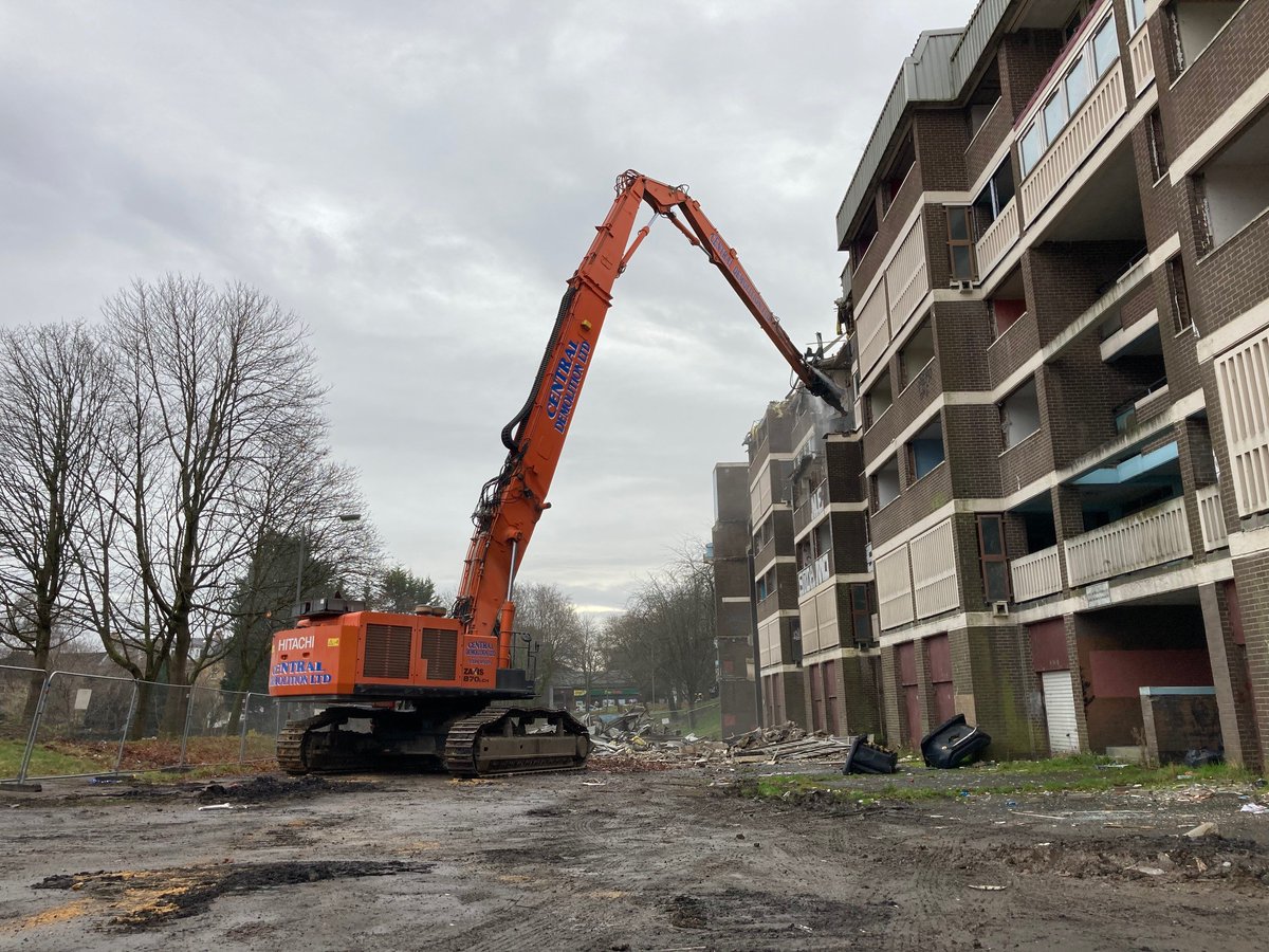 Back on site at St Andrew's Drive, Pollokshields to complete the next phase of the project! Our client has tasked us with the  demolition of older residential blocks to make way for modern housing for local residents. #demolition #housing #construction #scotland