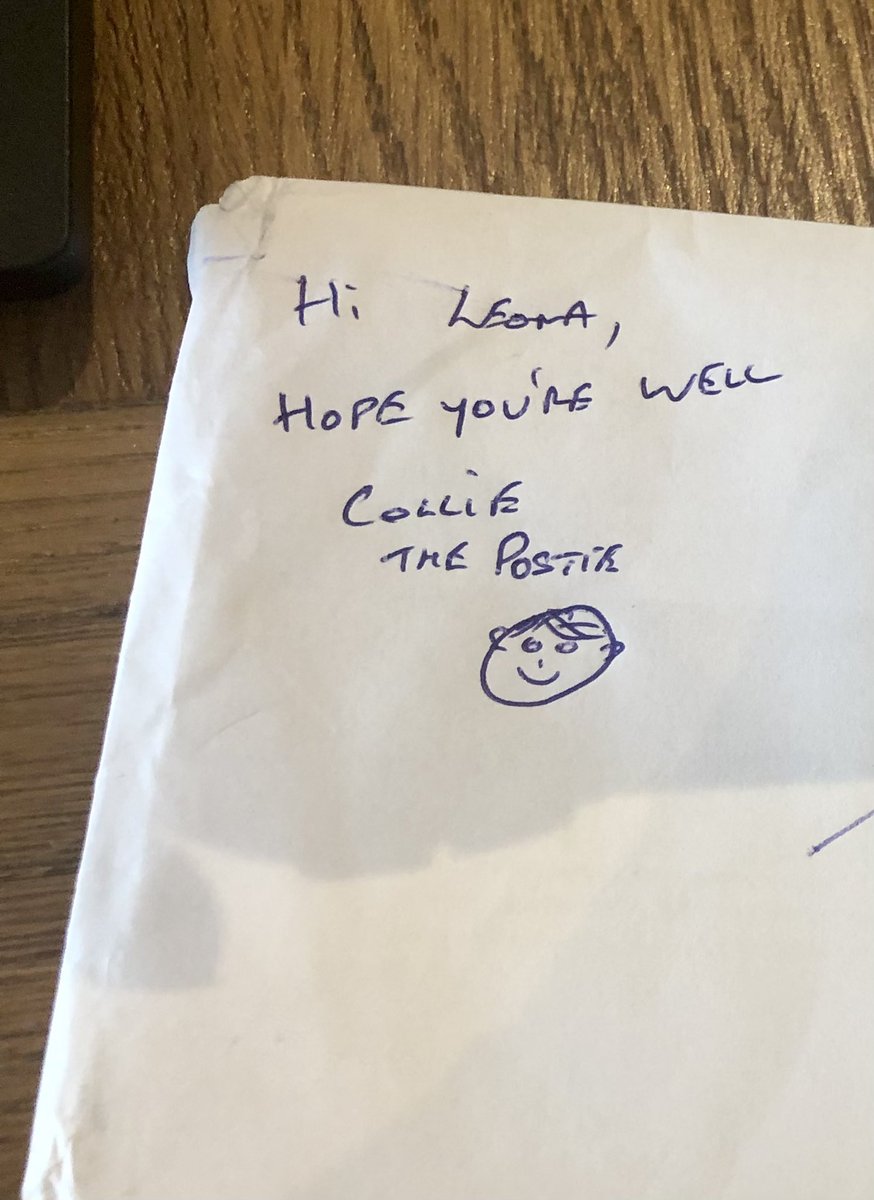 crean_leona's tweet photo. Big shout out to my fab postie in D14 who left this lovely note today. @Postvox Thanks to all the postal team working flat out all through Covid, always with a friendly smile & a cheery word. Stay safe & well this festive season ๐#keepingusconnected #aboveandbeyond #bestpostie https://t.co/275zldIeru