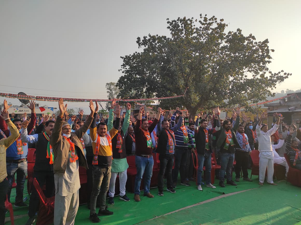 BJP4JnK's tweet photo. #DDCElections
#JKWithBJP
J&amp;K won't bear atrocities of Gupkar this time: Union MoS &amp; Election Incharge Jammu and Kashmir Sh. @ianuragthakur

Sh. Anurag Thakur addressed a series of addressed a meeting for DDC Elections at #Nagri, #Marheen, #Ghagwal, #DingaAmb and #DujShezadaBasti. https://t.co/fsRlPTyoiw