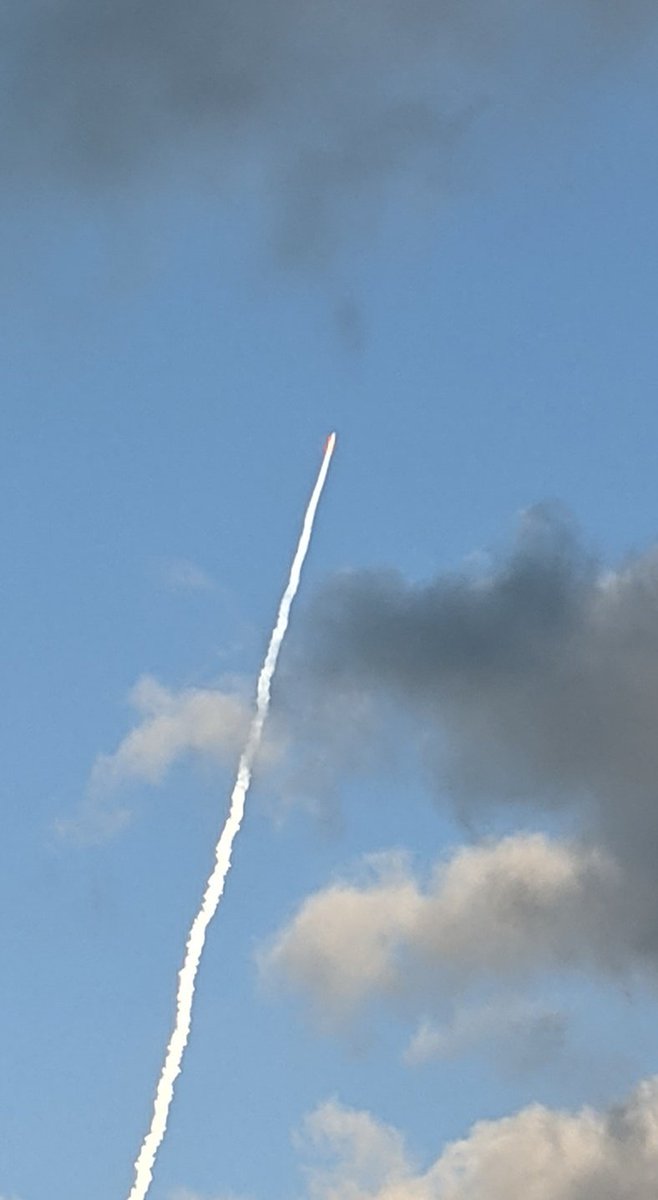 arabunstaff's tweet photo. 2泊3日 屋久島登山遠征、初日の種子島H-ⅡAロケット打ち上げに始まり、2日目の宮之浦岳、縄文杉縦走、3日目の島内原付ツーリングまで。
見るもの、聞くもの、感じるもの全てが新しく素晴らしいものでした。今年一年のまとめに近い登山ができて良かったです。#屋久島 #H2AF43 https://t.co/lJpYULX4hH