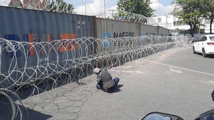 ลวดชายแดน                      ลวดม็อบ