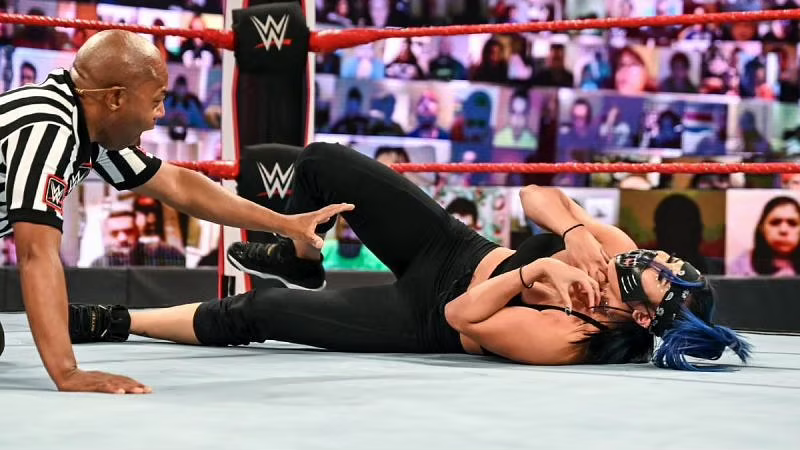 Planeta_Wrest's tweet photo. Mia Yim debutó en el roster principal de WWE ayer durante RAW como RECKONING. Perdió ante Dana Brooke por intervención de Ali y su futuro podría estar lejos de The Retribution.
#WWE #WWERAW #LuchaLibre #Wrestling #ProWrestling #TheRetribution https://t.co/2jDcwWoUvF