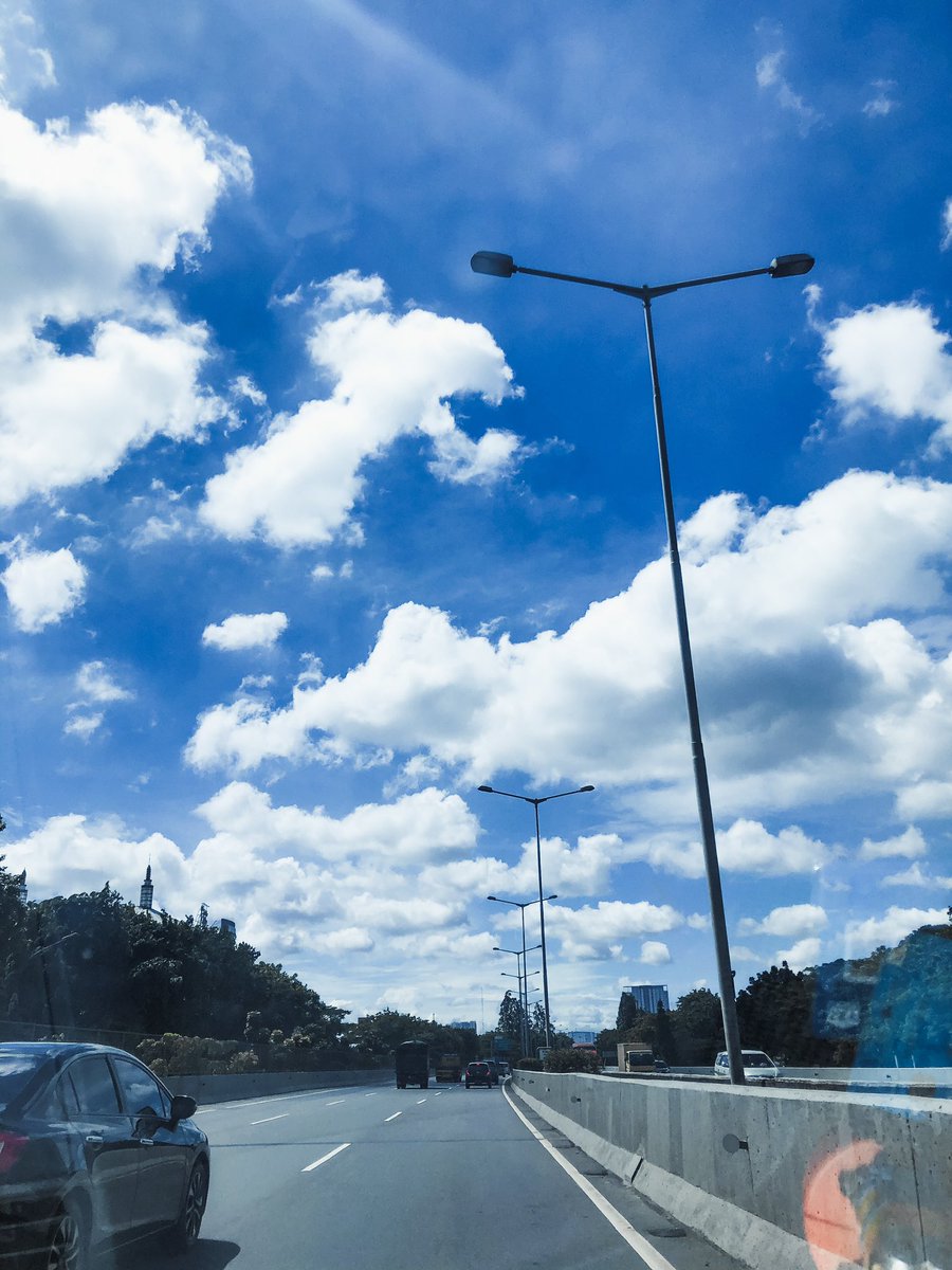 _alfinifla's tweet photo. gue fikir gue doang yg mikir langit indonesia lagi bagus banget hari ini..
*foto dari dalem mobil* https://t.co/FaqBOot8Bt