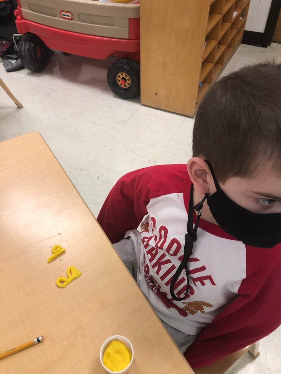 abby_shubsda's tweet photo. Having fun making the letter Bb.  #soaringseahawks https://t.co/emZqezvuLi