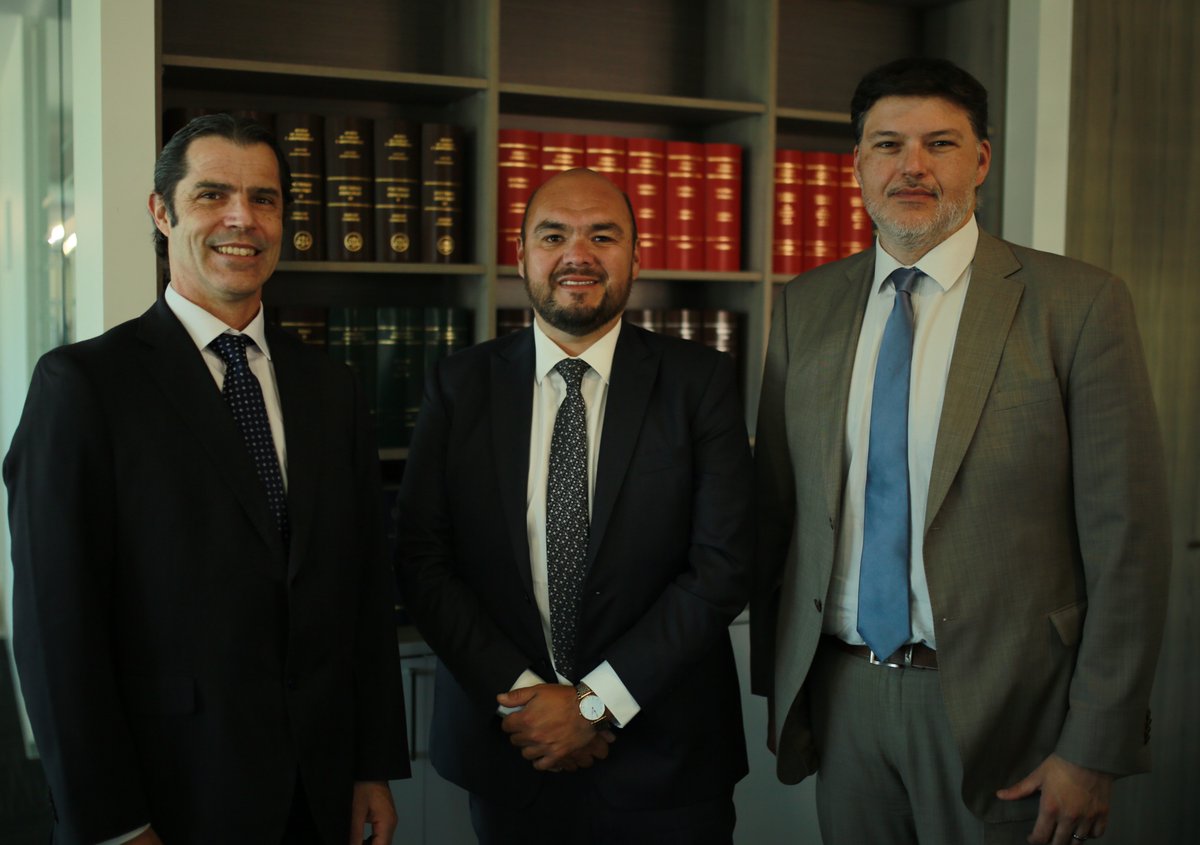 El entorno ha cambiado. Sobrevivirán las empresas con alta eficiencia.

En @grupodefensacl  damos la bienvenida a nuestro nuevo Gerente General, William Johnson Gazzari, quien liderará una nueva etapa. Y mi colega Mario Espinosa asume como Director Legal. ¡Tremendo equipo!