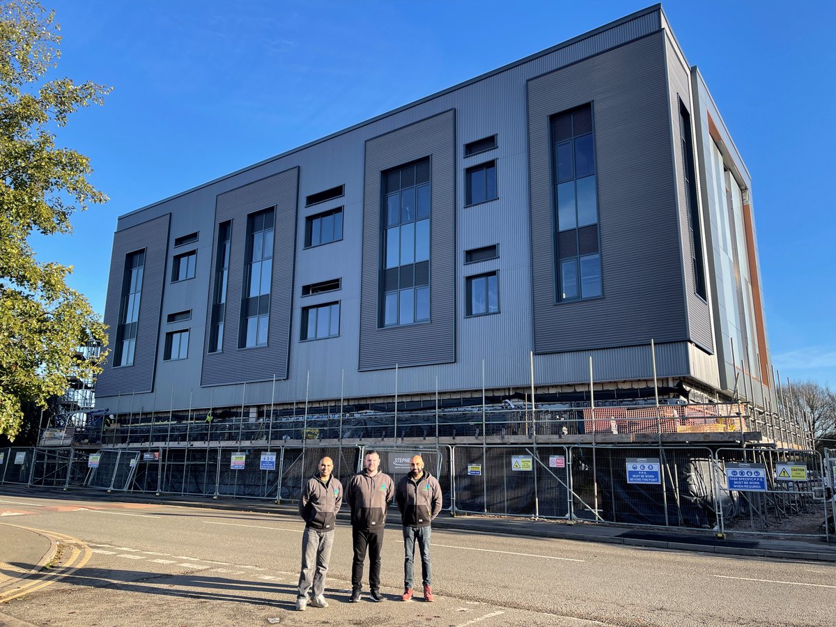 DockLeics's tweet image. Congratulations to the guys at @renergysol for signing the first lease for a unit in Dock 2! We are very excited to have you as a part of our brand new building. #workspaceleicester #workspacecommunity #officespaceleicester