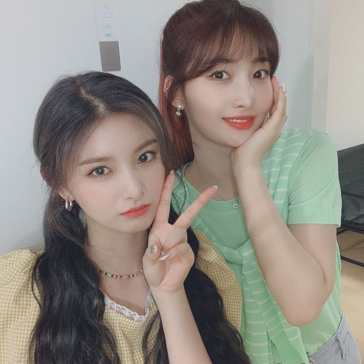 yiren and sihyeon both tested positive for covid.. i hope they are ok :( please keep them in your thoughts guys  /srs