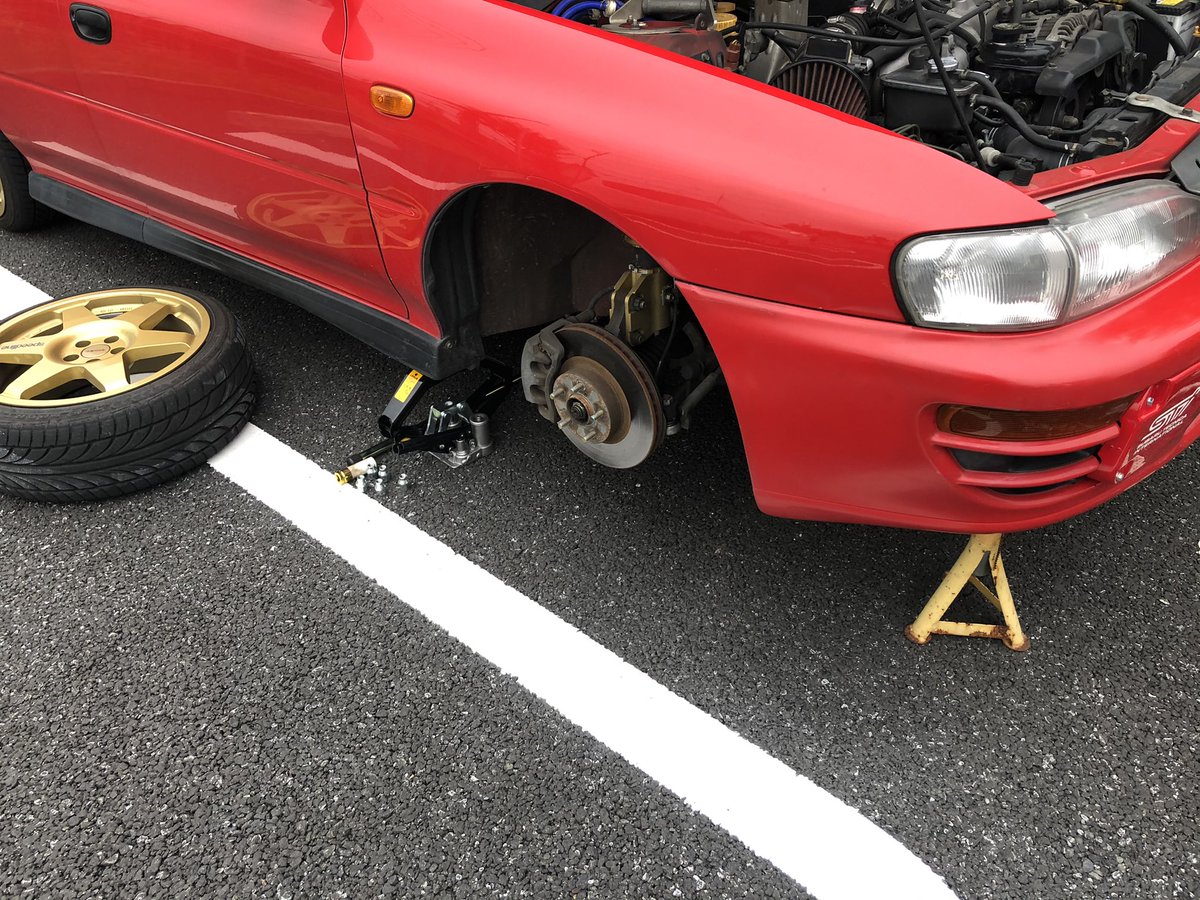 やす アグヤスタキオン 12 Brigブレーキパッド ディクセルブレーキローター これもむらいちゃんのお下がり 自宅にお邪魔してむらいちゃんの手により装着 インナーシム取っ払ってキーキー音が出るようになったけど効きはいい 黄色いパッドがやる気に