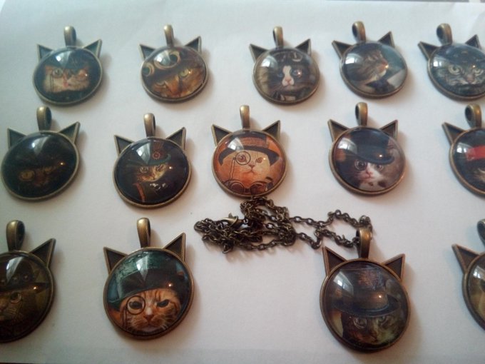 WednesdaysMr's tweet image. Steampunk Cat necklaces or keyrings! £6.00 for necklaces, £5.00 for keyrings - DM me to order!