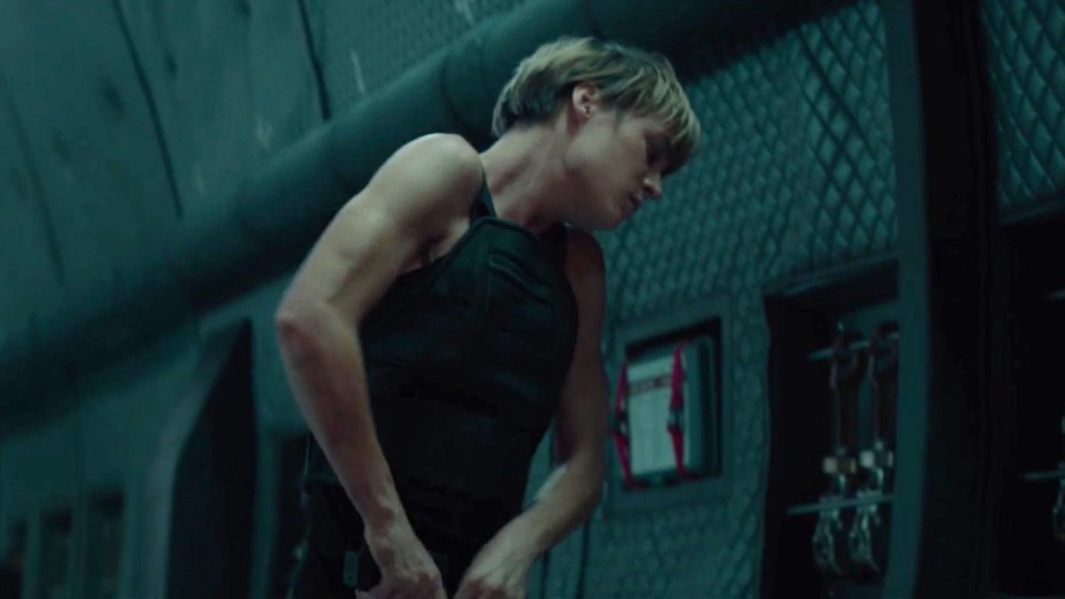 kisssgirls's tweet photo. my therapist can’t help me but mackenzie davis in terminator dark fate could 🤣🤣 https://t.co/kPpp7eqMjW