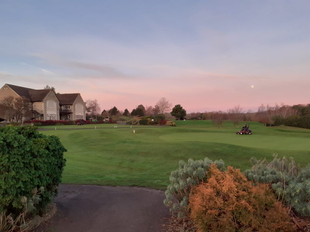 CumberwellPark's tweet photo. We are delighted to welcome our members back tomorrow after our second lockdown. The teams have been working hard to ensure the facilities are safe and ready for play. https://t.co/OinrE5YAkp