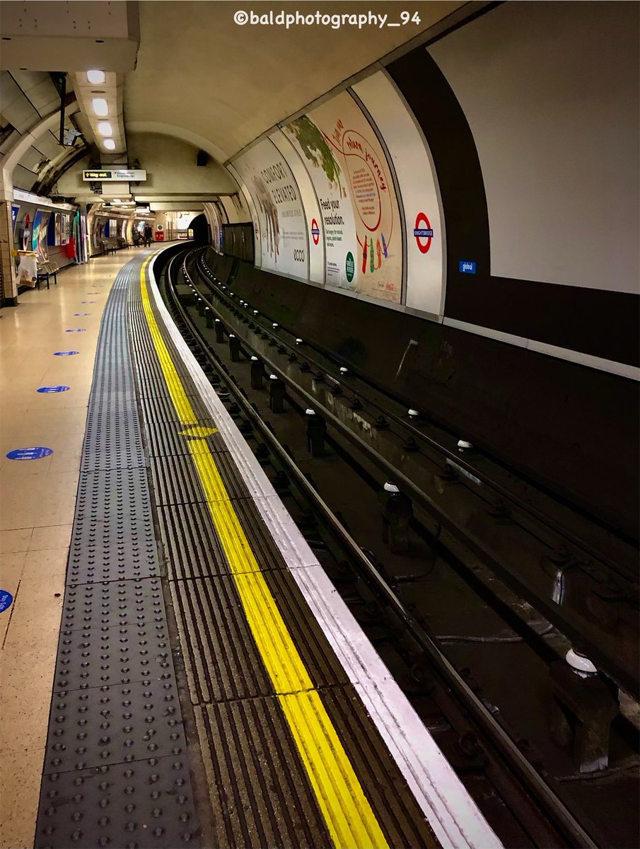 JCPhotos94's tweet photo. London Underground 🚋 
•
•
#photography #photo #Likes4likes #likes #photooftheday #amateur #amateurphotography #london #londongetaway #londonescape #underground #londonunderground #city #newpost #iphonex #shotoniphone https://t.co/iU4Rdp5tUA