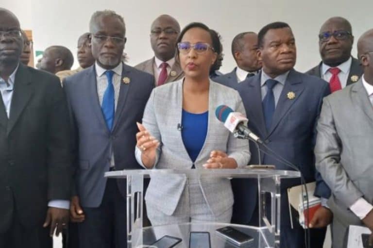 CotedIvoire_off's tweet photo. #FlashCiv
Le Groupes Parlementaires de l’opposition à l’Assemblée nationale, à savoir : PDCI-RDA, VOX POPULI, RASSEMBLEMENT S’abstiennent de participer aux travaux de présente plénière de l'Assemblée Nationale
Les causes sous ce tweet⤵️⤵️ https://t.co/F3TNhMCJxc