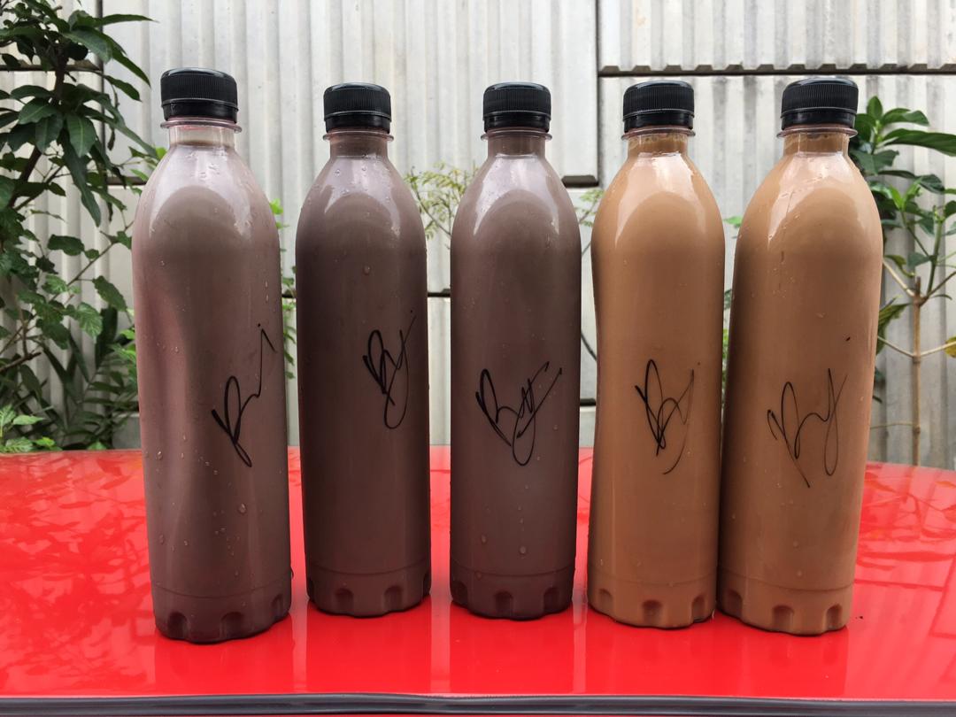 Rajabaezil's tweet photo. Bismillahhirahhmannirahhim.  Guys tolong like rt and share please🥺🙏
Raja jual COFFEE VANILA,  CHOCOLATE MINT AND CINCAU LEMON.  can hmu if u guys want to orser okie. may god bless u all https://t.co/mHgBn2Hewk