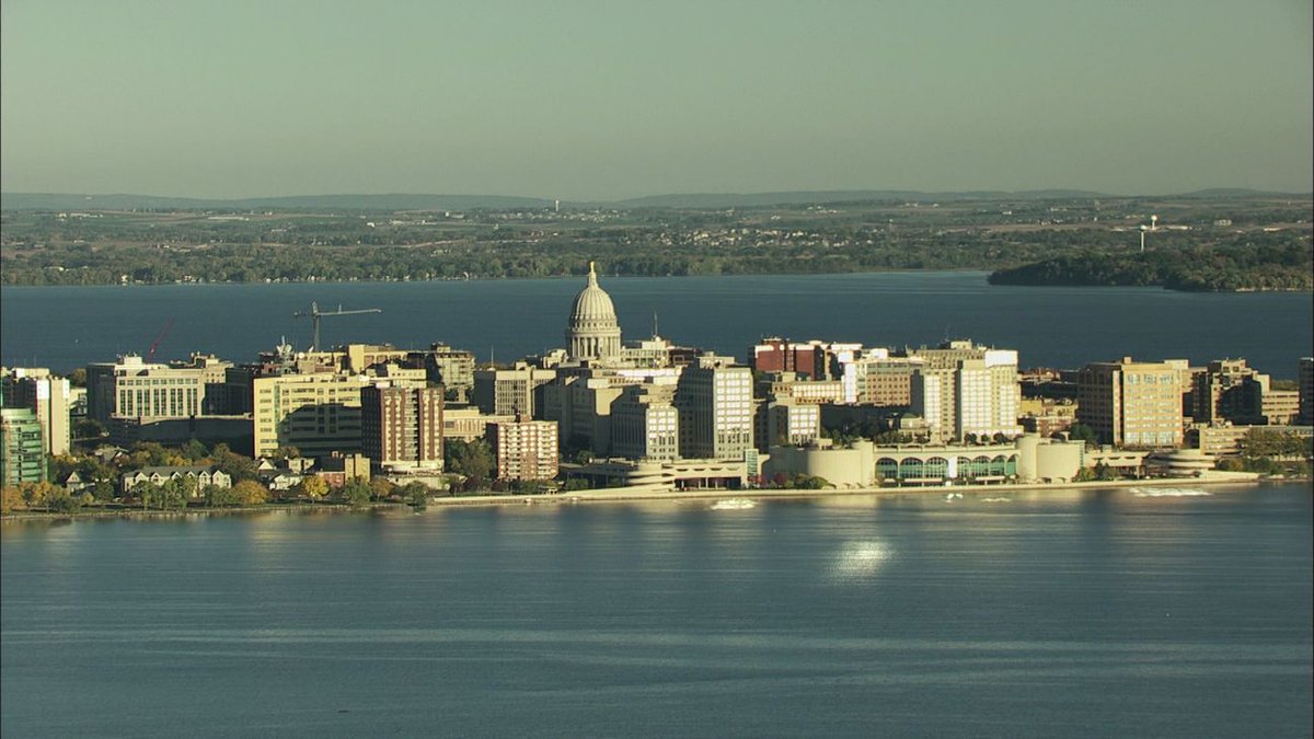 Esta noche tres películas en #LaOtra

📽 27 vestidos 
📽 Guerra de novias
📽 Larry Crowne, nunca es tarde