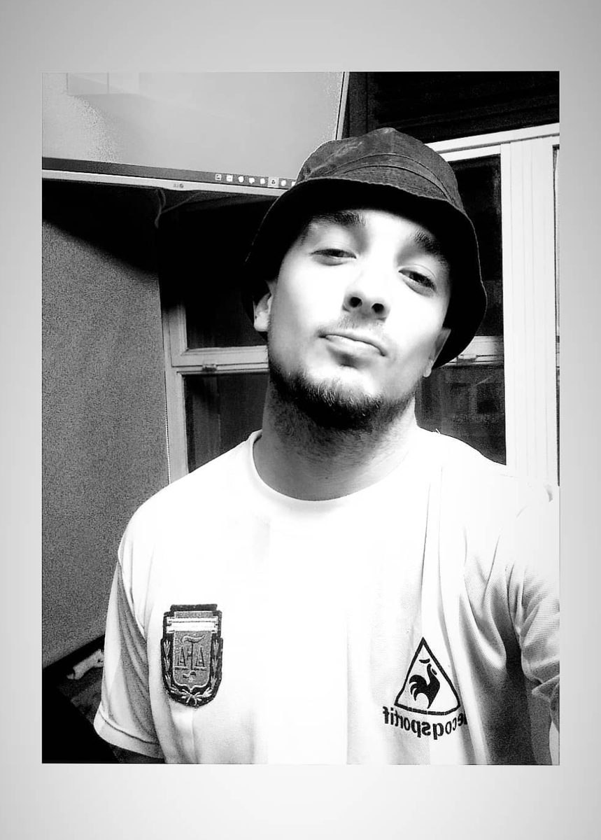 pedro_bosco's tweet photo. Ayer en "Maldición es Lunes" recordamos a Diego, su relación con la cultura, el rock, nuestros sentimientos, tristezas y también contradicciones. Único programa con @lucasecastillo @Vorterixbahia @LeoGiraudo https://t.co/UqvI3XWM92