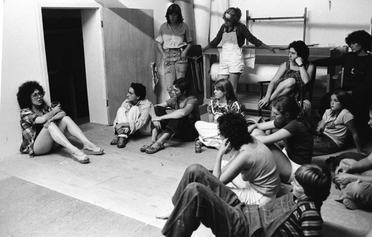 AwareWomenArt's tweet photo. [COLLOQUE EN LIGNE] Dans quelques instants débutera le colloque « Artistes-enseignantes au XXe siècle : la transmission au prisme du genre », sous la direction de Déborah Laks, en partenariat avec le programme de recherche HPCA de l’École Nationale des Chartes et AWARE. https://t.co/PGCv8whIWG