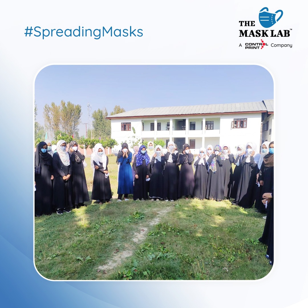 TheMaskLabIndia's tweet image. As part of the #SpreadingMasks initiative, The Mask Lab distributed medical grade #N95 Masks in a Secondary School in the Bandipora District of Kashmir.

#TheMaskLab
