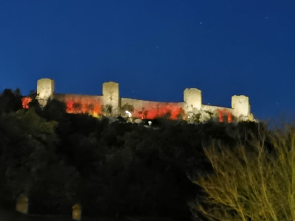 intoscana's tweet photo. #PrimaParte
Ieri abbiamo celebrato la #FestadellaToscana e in serata in ogni comune i monumenti più significativi si sono colorati in "rosso e bianco", i colori della Regione Toscana. Ecco alcuni di questi https://t.co/5pqaF2kiLm https://t.co/DN6fC8RZww