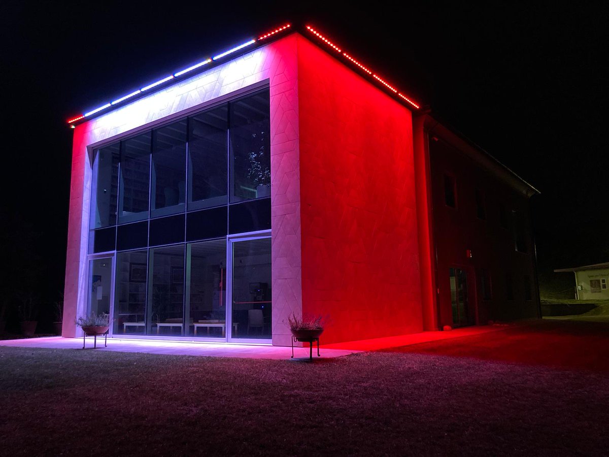 intoscana's tweet photo. #SecondaParte
Ieri abbiamo celebrato la #FestadellaToscana e in serata in ogni comune i monumenti più significativi si sono colorati in "rosso e bianco", i colori della Regione Toscana. Ecco alcuni di questi https://t.co/5pqaF2kiLm https://t.co/gcVW2Js6pp