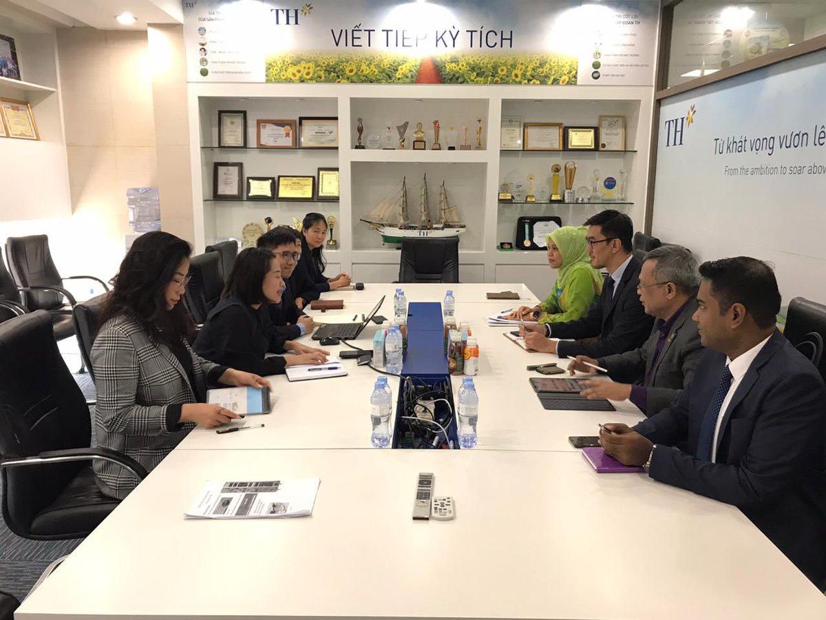 MYEmbHanoi's tweet photo. Representatives from the Embassy of Malaysia in Hanoi had a discussion with TH Group today. The discussion was held at the TH Group office in Hanoi. TH Group presented on their business portfolio and future planning of their company. 
#mwhanoi
#mwhcmc
#mofamalaysia
#halalsector https://t.co/OOfTJgKvoZ