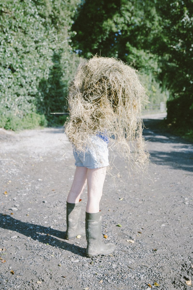 mwarthandling's tweet image. Our artist of the week today is Becks Butler! @_waysofseeing

Her new work ‘Loopies Field’ was recently supported by Culture Ireland initiative #IrelandPerforms (2020) and was nominated as Futures Irish Talent as part of the Futures European contemporary photography platform.