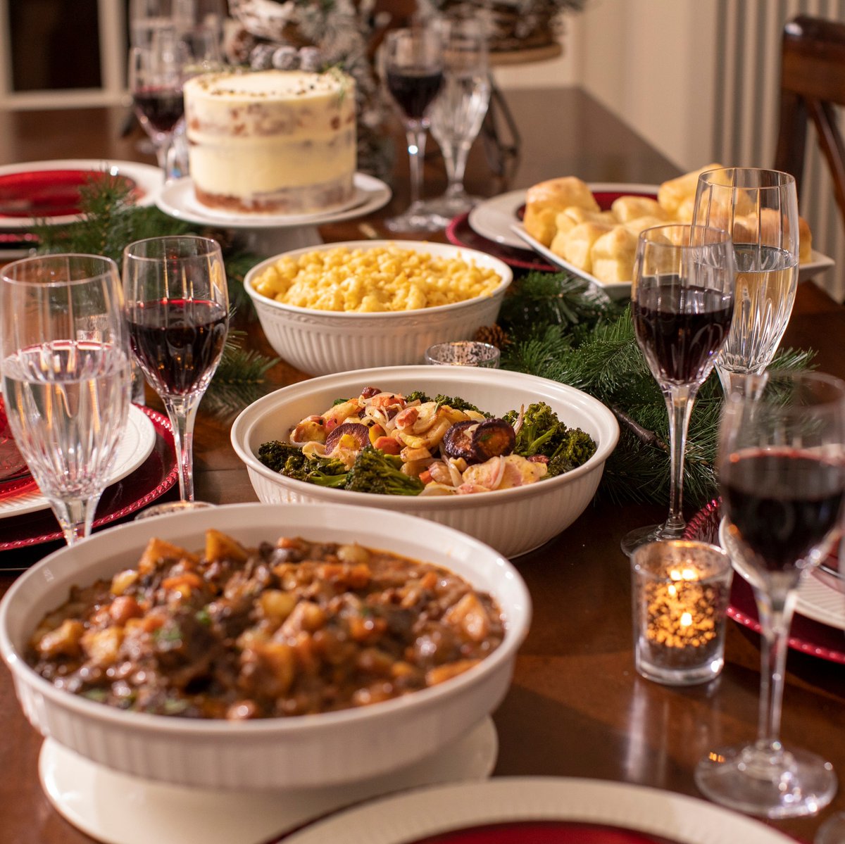 bberrymarket's tweet photo. The holiday season IS HERE people!!! We are SO excited to roll out our Holiday Dinner Box this year and have you see what we're cooking up! Serves 4-6. Pick up on Dec. 23. ⁠
⁠
Order at: https://t.co/kqUhRaZwjP ⁠
⁠
#blackberrychristmas #christmasdinnerinabox #blackberrymarket https://t.co/G8pp7NR8a9