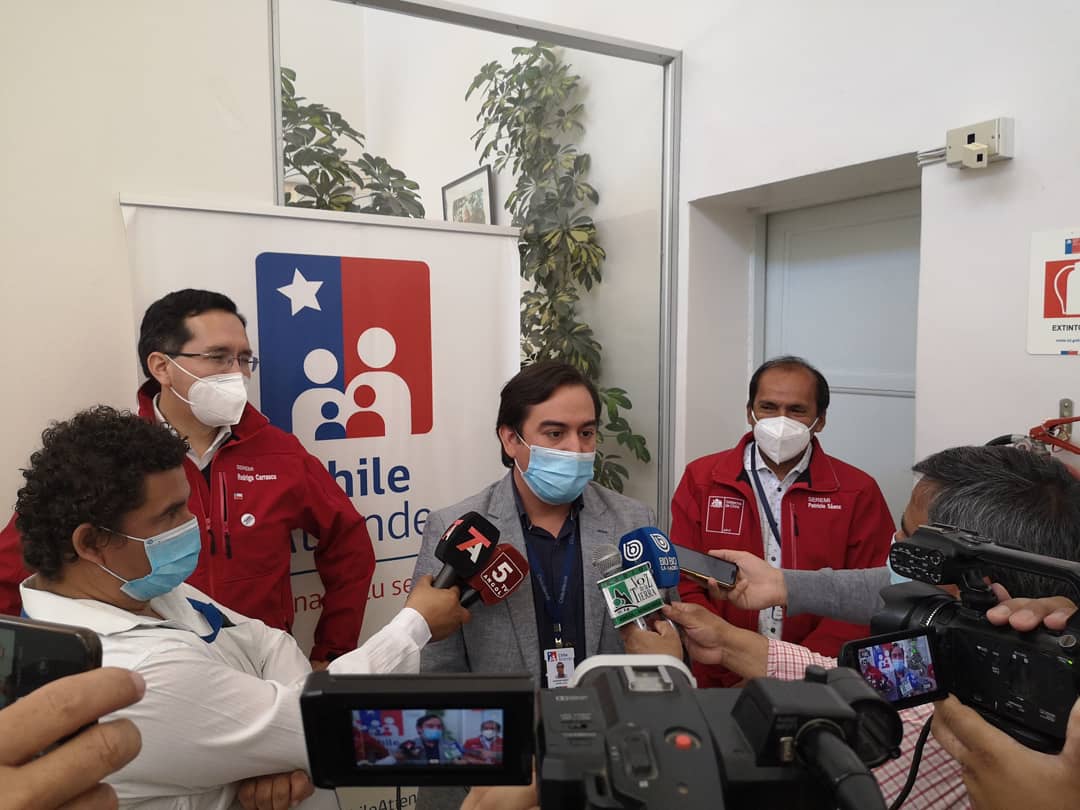 Seremi <a href="/rcarrascojunge/">Rodrigo Carrasco</a> junto a Seremi <a href="/MintrabAraucani/">Mintrab Araucanía</a> Patricio Sáenz y director regional de <a href="/ChileAtiende/">ChileAtiende Oficial</a> Joaquín Núñez entregaron detalles a la prensa en #Angol sobre #BonoCovidNavidad e IFE Rebrote.