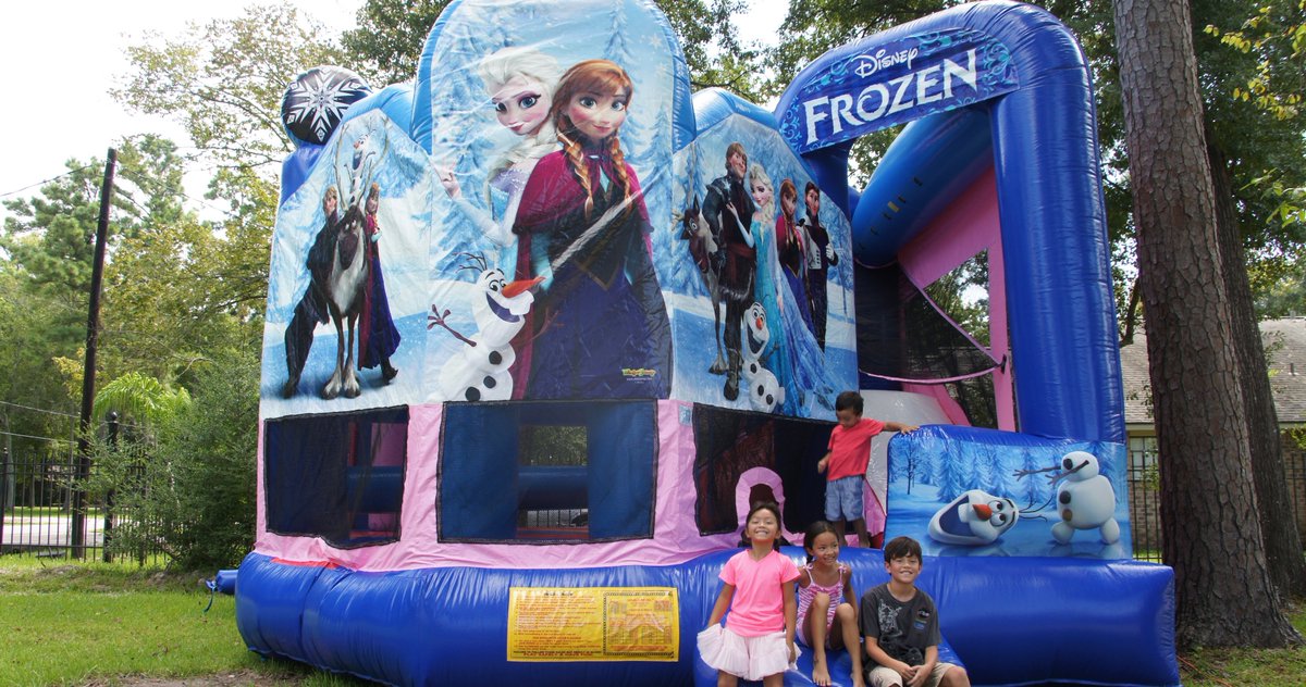 skyhighparty's tweet photo. Let's play ISpy, how many olaf's do you see?☃️
.⁠
.⁠
⁠#cybermonday #local #blackfridaydeals #birthdayparties #thingstodo #houstonpartyrentals #houstonparents #bouncehouse #backyardgames #partydecor #partyplanner #vr #familyfun #stayhome #frozen #elsaandana #olaf #houstonparty https://t.co/DKICJ0C3Oa