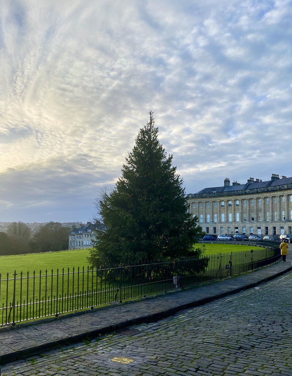 thercsbath's tweet image. Christmas Tree up and Royal Crescent looking festive! With thanks to all the residents who helped with the installation.