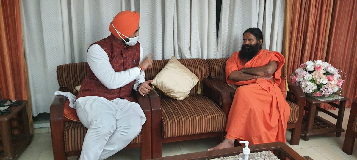 YogAayog_HRY's tweet photo. योग ऋषि स्वामी रामदेव जी महाराज  @yogrishiramdev ने 
हरियाणा के माननीय गृह मंत्री महोदय @anilvijminister
 के साथ प्रेस वार्ता को संबोधित किया और 

माननीय खेल राज्य मंत्री श्री संदीप सिंह जी के साथ #योगासन_खेल को लेकर चर्चा की है https://t.co/Zs5glTlbll