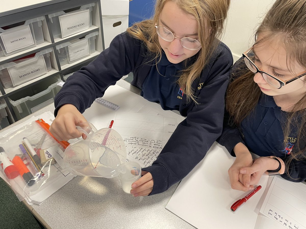 MrsMalleySGC's tweet photo. We have enjoyed investigating materials and observing how they change. @MrGSGC #SGCScience #instantsnow https://t.co/zECAZGHIxc