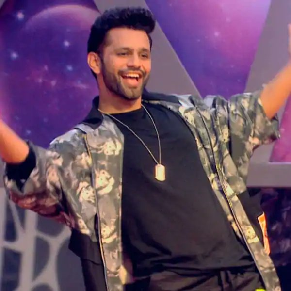 Ankit_Goyal03's tweet photo. #bigboss14 third finalist @rahulvaidya23❤@disha11parmar
#RahulVaidya You deserve to go to the finals Rahul sir
I'm your biggest fan of you
#BiggBoss14 #winnerRahul #bigboss2020winRahul
#winner #RahulVaidya https://t.co/ltvgkZ0PCV