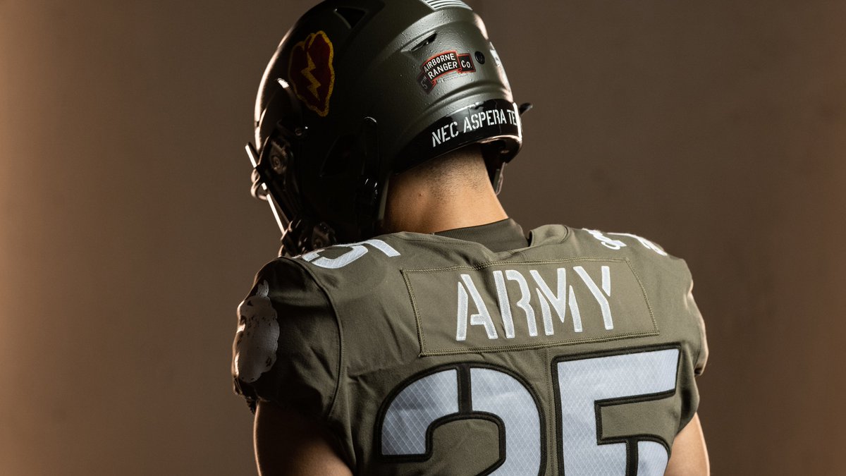 ArmyWP_Football's tweet image. We honor the past by re-telling the story of #TropicLightning, a story of valor, courage and sacrifice. 

Inspired, humbled and motivated by the soldiers that came before us. 

🔗 TropicLightning.Football

#GoArmy | #BEATnavy