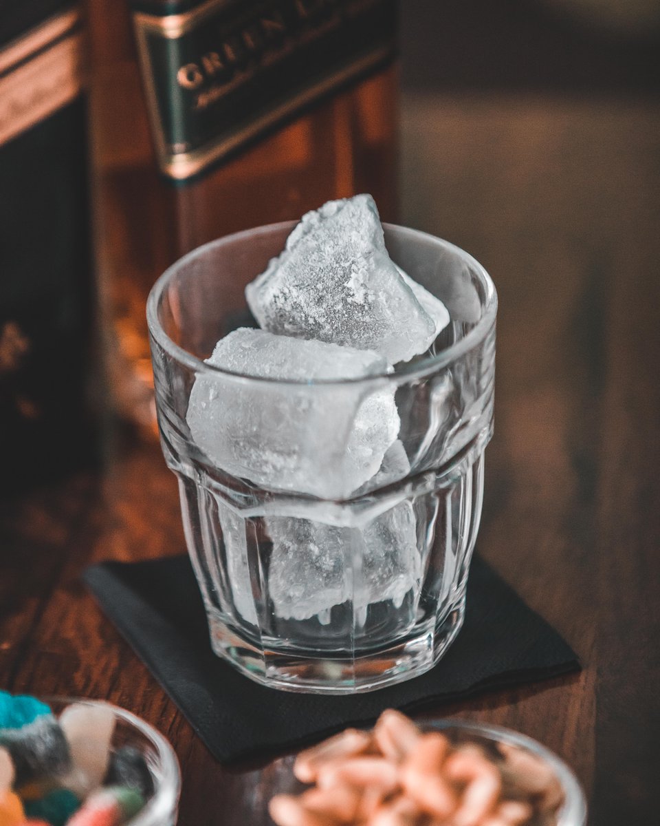 ¿El vaso medio lleno o medio vacío?
¡Da igual! Lo importante es que sea con tu bebida favorita 😜
Tú eliges, nosotros la servimos 👌

#Marbella #Ron #Gin #December #CostaDelSol