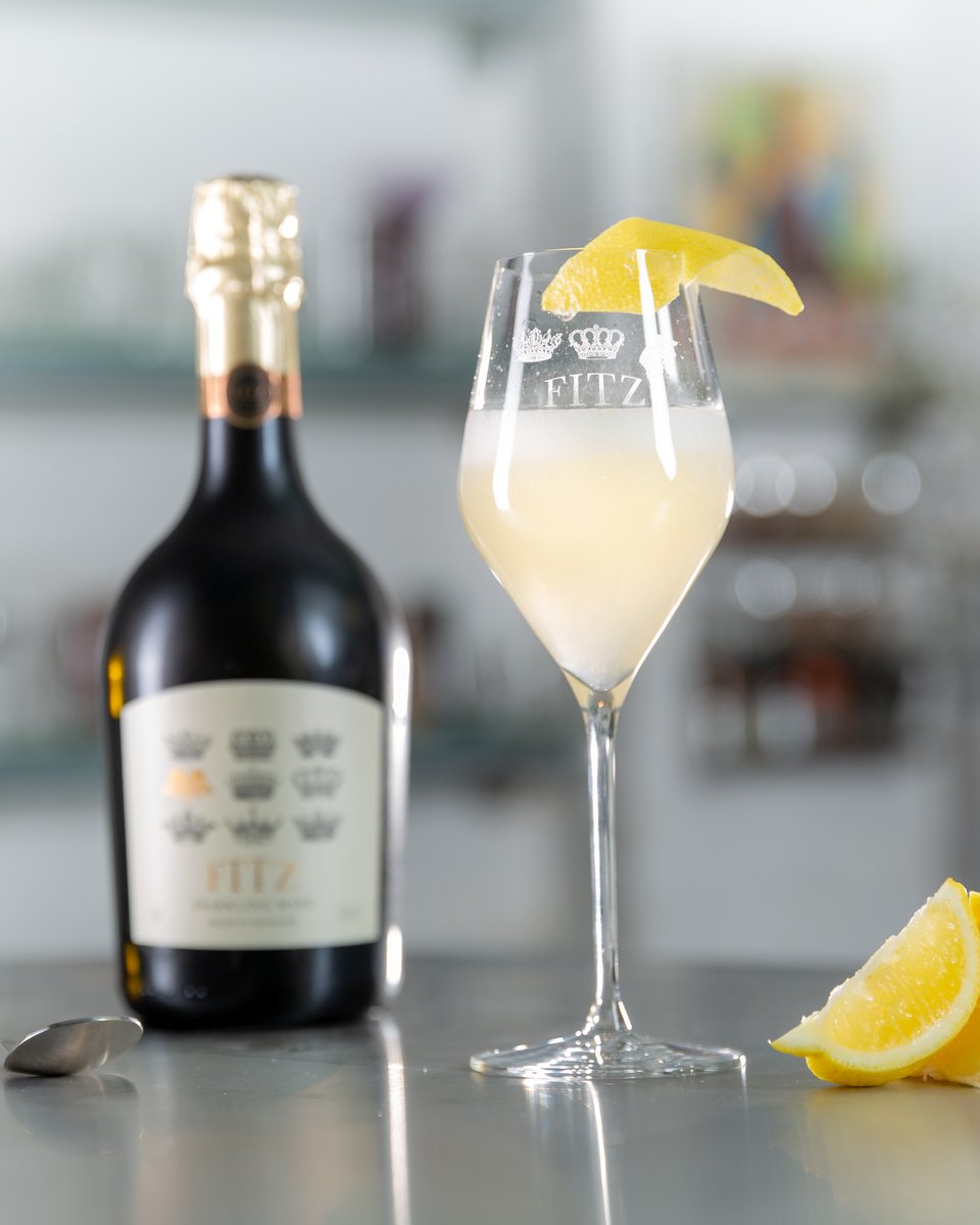 FitzWineUK's tweet image. THE FITZGERALD: sophistication with a kick; a touch of New York rebelliousness from legendary bar tender Dale DeGroff at the Rainbow Rooms 👑 Watch how to make a FitzGerald at home (youtube.com/watch?v=GcviKp…) or read the recipe in the Fitz Cocktail Bible: bit.ly/FitzCocktails 🥂