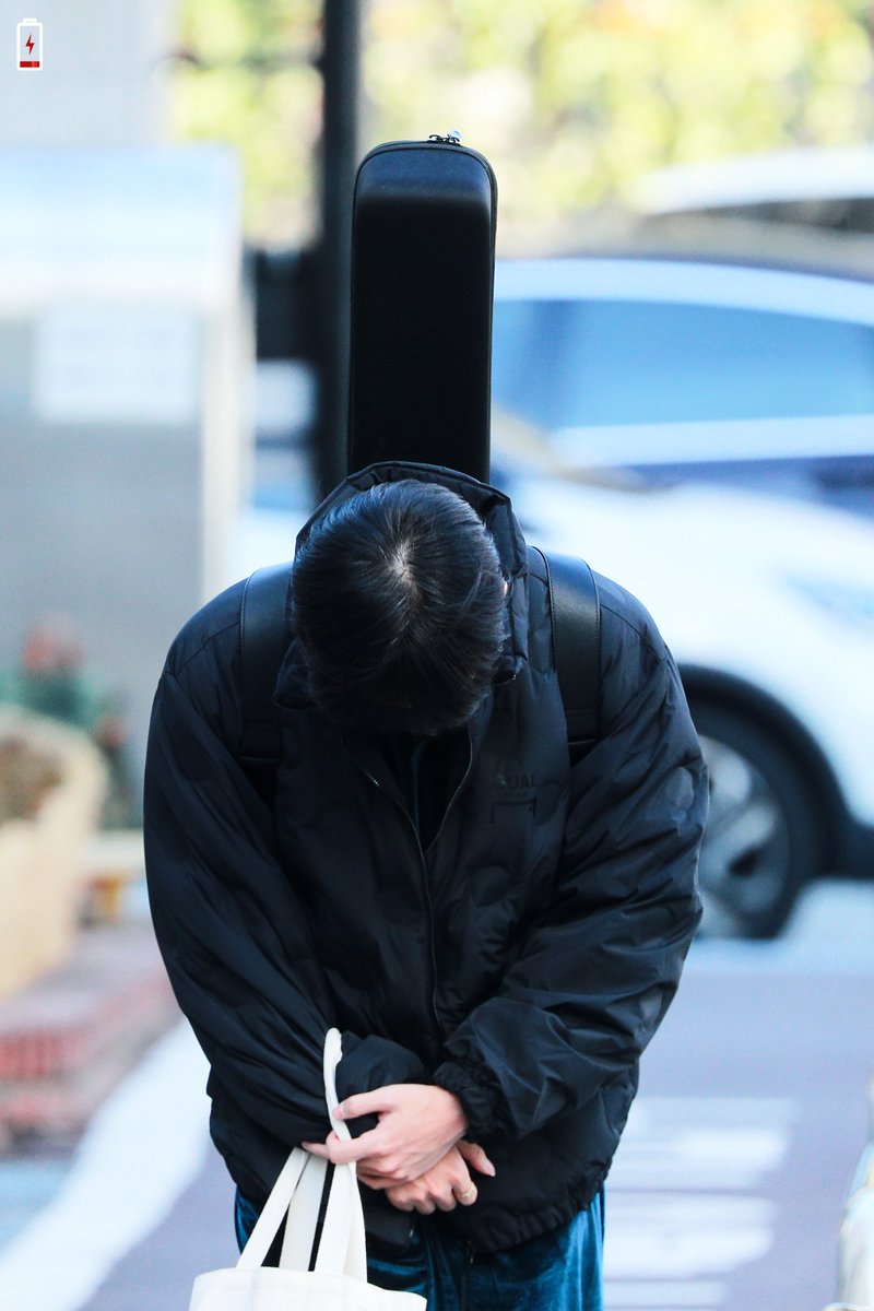 201201 열음 출근
인사돌 김유교환 김공손환
#김재환 #KIMJAEHWAN