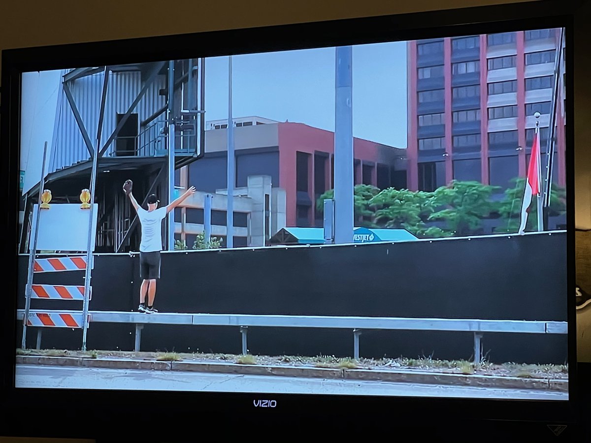 danreischel's tweet photo. I see you @zack_hample on that @espn commercial last night on @NFL_MNF https://t.co/zErxeqnGHZ