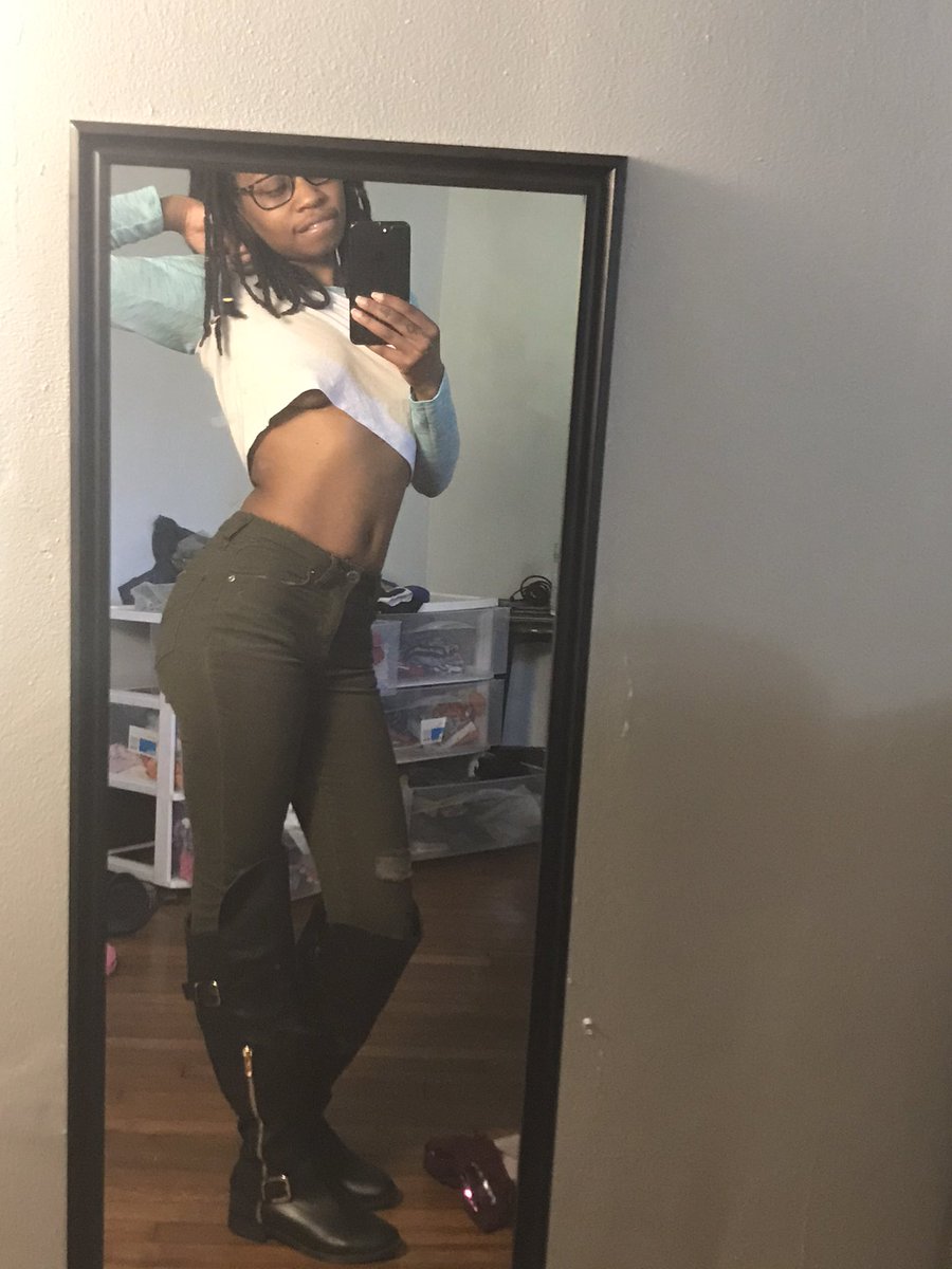 LotusBomb9's tweet image. You roll, I’ll cook 👅🙌🏾🍁🍃🥘 #RepostForRepost