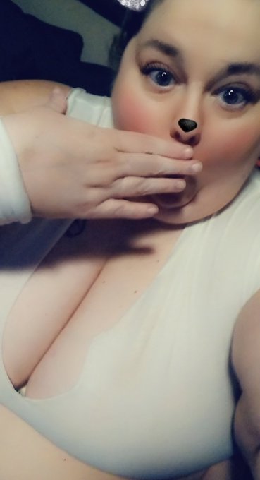 This is how a #Ssbbw fits in to a small shirt!! https://t.co/9OQuqguMBs https://t.co/KwH73JbmTV<a href="/tag/ssbbw"class="tags">#Ssbbw</a>