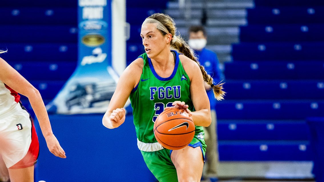 Is there a more improved player in the country?

Emma List, who has already scored more points this year than all of last year through just four games (39-38), currently leads the nation in total assists and ranks fifth in minutes played. 

📸 <a href="/bradyoungphoto/">Brad Young</a>