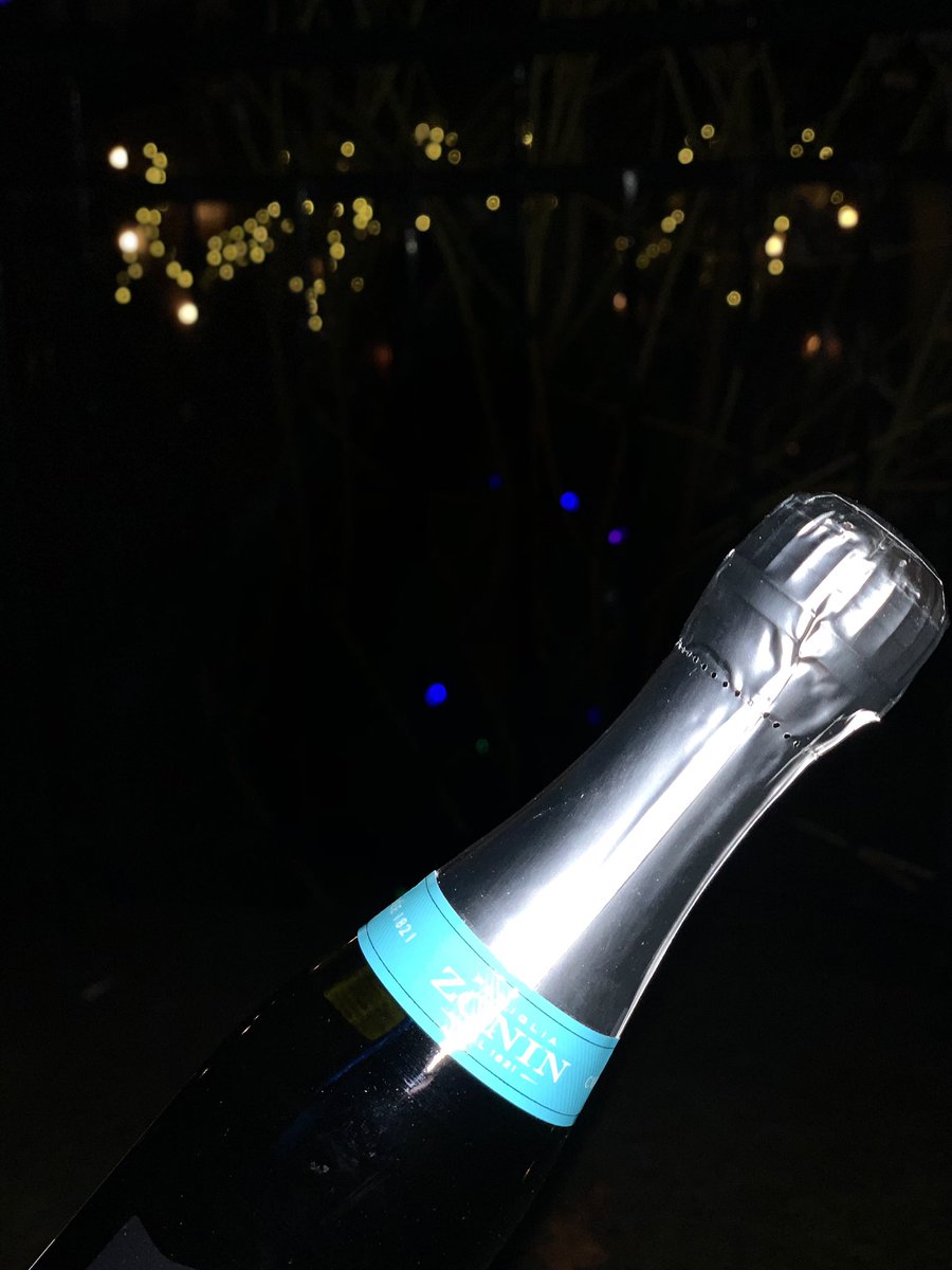 VeyrierFrederic's tweet photo. For my 40th birthday...a great gift ... the promotion to tenured associate prof @inrsciences!! https://t.co/nqv6grCZtr