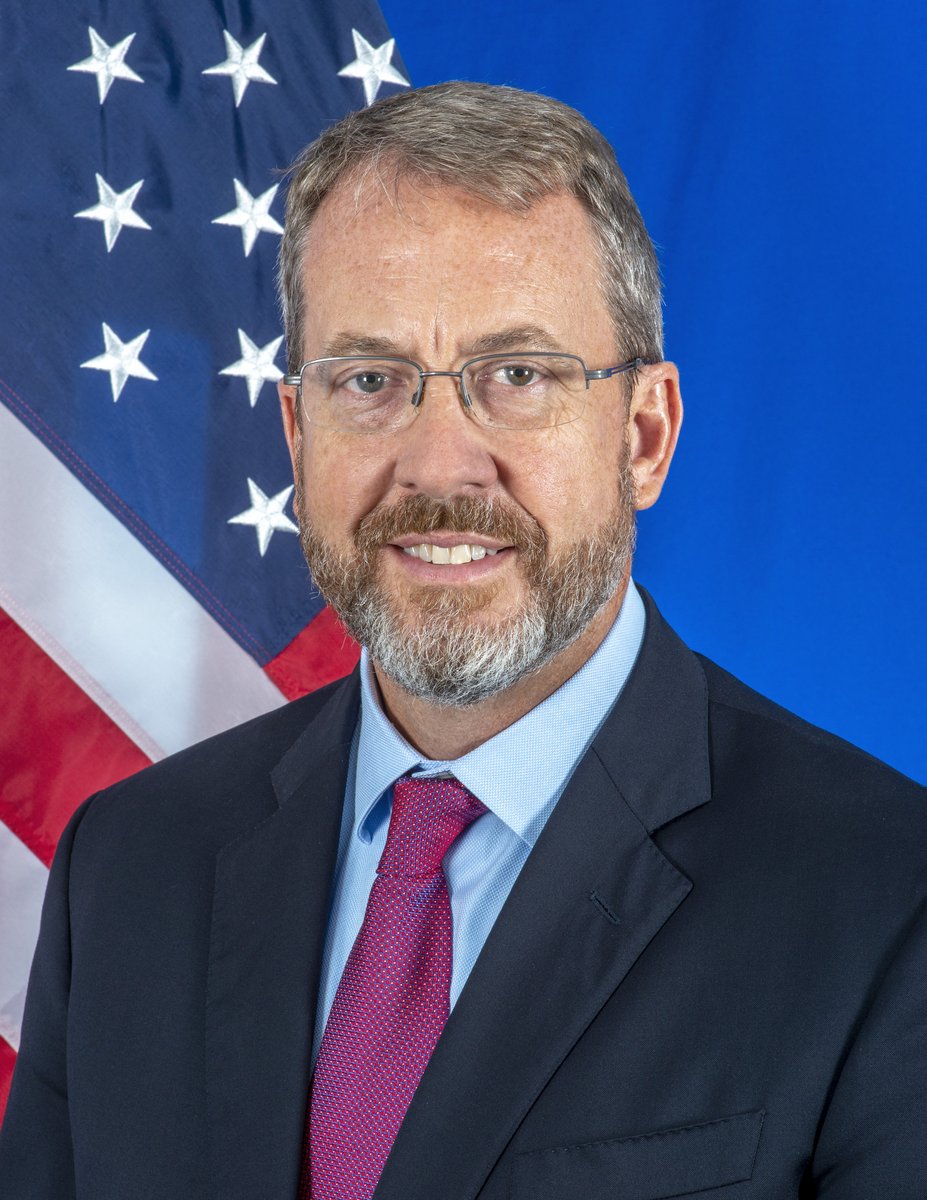 UofSCevents's tweet photo. 👀 Wanna talk foreign affairs? Then join the  @WalkerInstitute tomorrow for a virtual discussion with #UofSC alum Jimmy Story, current U.S. ambassador to Venezuela 🇻🇪.

The topic: US-Venezuela relations – how we got here and where we are going. Register 👉 https://t.co/1j5Jj2WFEJ https://t.co/fGqNOEXaLn