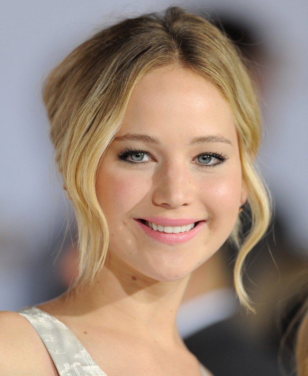 Американская актриса кэти холмс. Маккензи фой. Маккензи фой 2024. Дженьюари джонс. Фелисити джонс 2019.