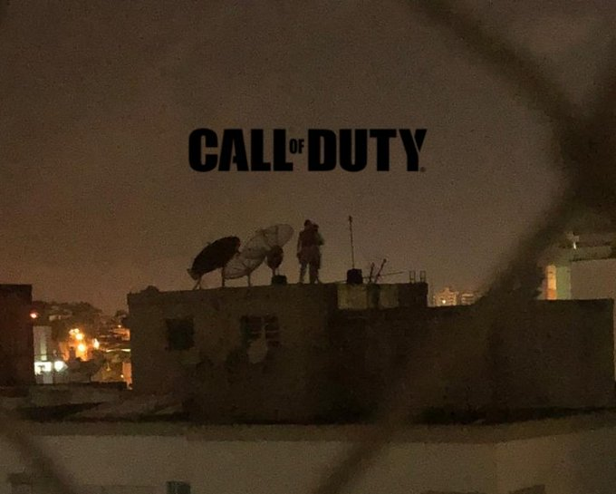 Militaresbr's tweet photo. " CRICIÚMA OF DUTY "

Não, não é Call Of Duty, é apenas um cara de bazuca em cima de um prédio num assalto em Criciúma(SC-Brasil).

Que Dezembro..

#Criciuma #2020 https://t.co/VkRsTGmlSy