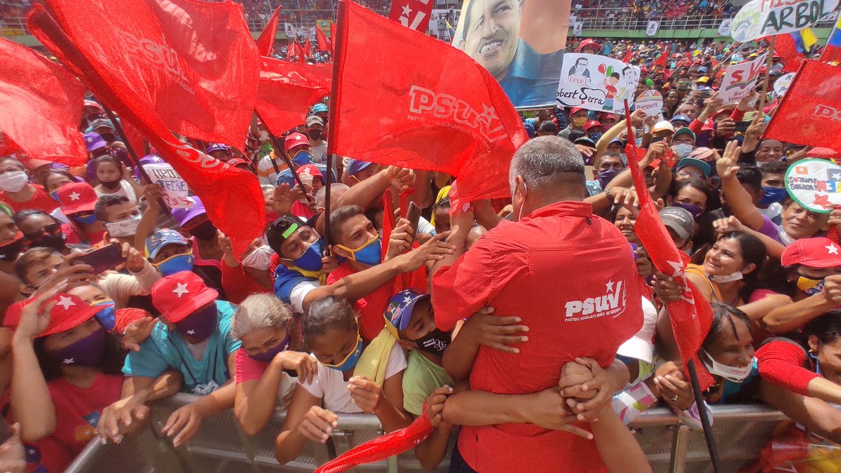 #PSUVApure Así recibimos a @dcabellor en Apure! 

Nuestro Pueblo recibe con su amor a nuestro Primer Vicepresidente del @PartidoPSUV y ratifica su Lealtad con la Revolución Bolivariana!

¡Apure es Territorio Chavista! 

@NicolasMaduro
@RCarrizalezPSUV

#DiciembreVictorioso