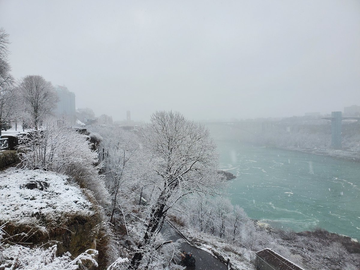 The first snow is like the first love 💞 Do you remember your first snow? #NiagaraFalls 🇨🇦 #LikeNoWhereElse👨‍👩‍👧‍👦