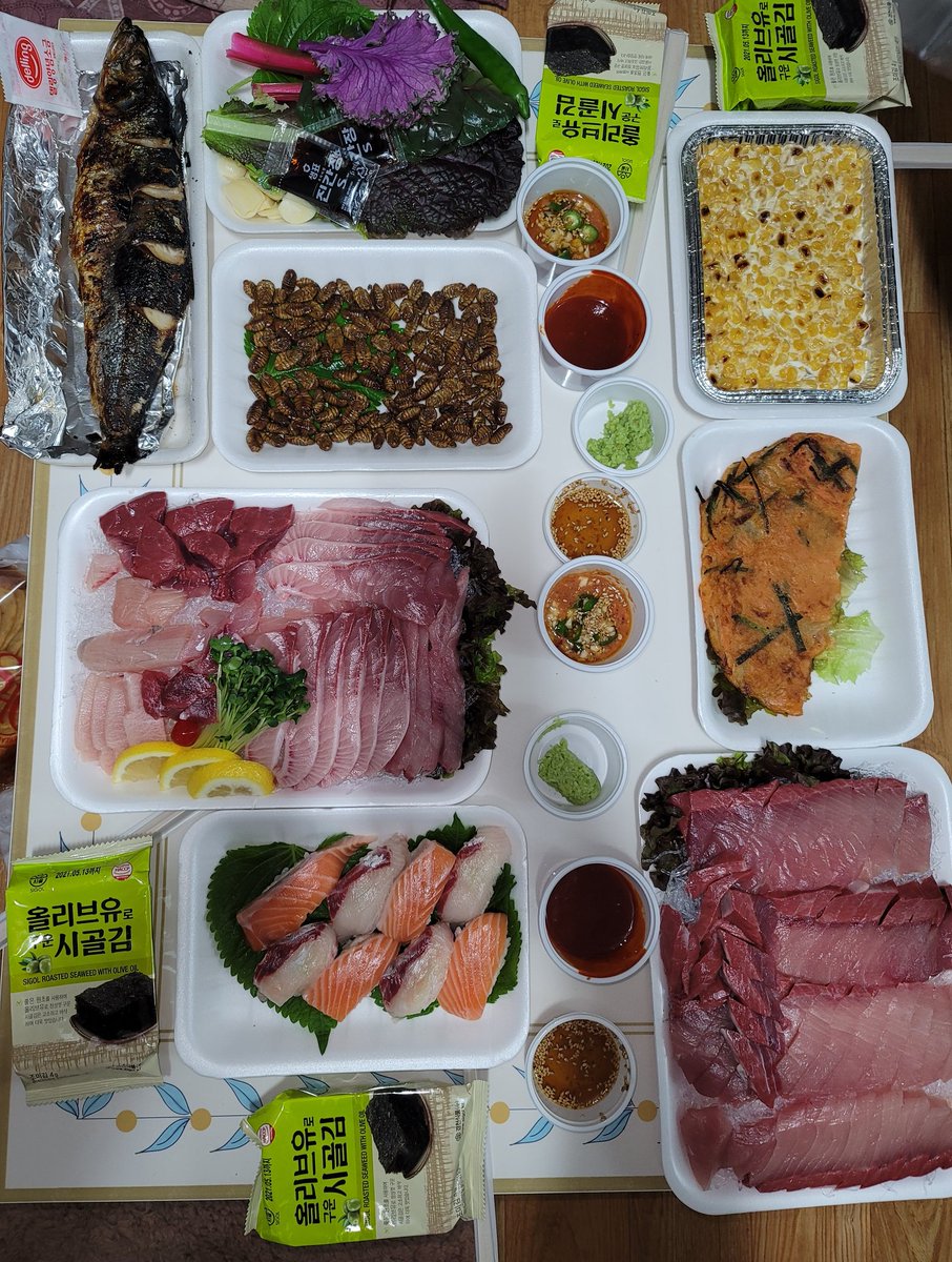 물회랑 특방어
ㅋㄹㄴ때문에 밖에서 잘 못먹으니깐..