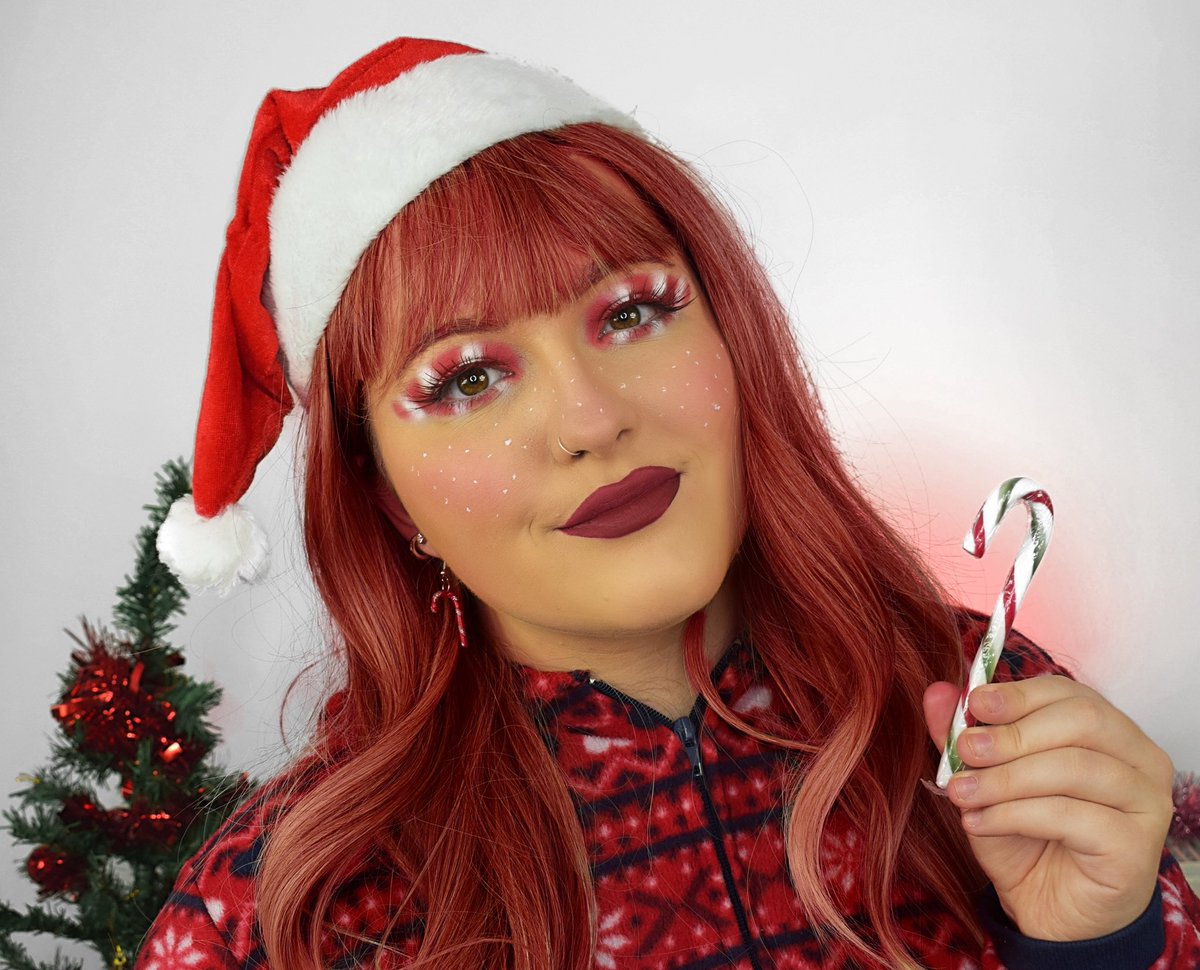 XmakeupCharlie's tweet photo. Candy Cane Makeup!! 
Eyes- @JeffreeStar Blood Sugar Palette
Lips- @JeffreeStar Designer Blood liquid lipstick 
Earrings- @CharringsUK 
#JeffreeStarCosmetics #jeffreestar #jsc #bloodsugarpalette #candycane #candycanemakeup #christmasmakeup #Christmas #Christmas2020 #xmaslook https://t.co/Sl7RVg8Dal